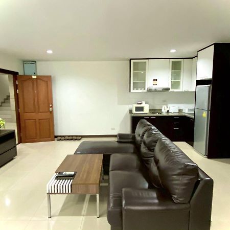 14 Place Sukhumvit Suites Бангкок Екстер'єр фото